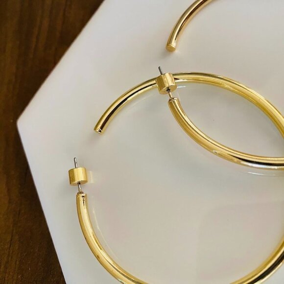 ZARA Minimalist Gold Tone Hoop Earrings – Classic Everyday Hoops 2¼” - Picture 5 of 6
